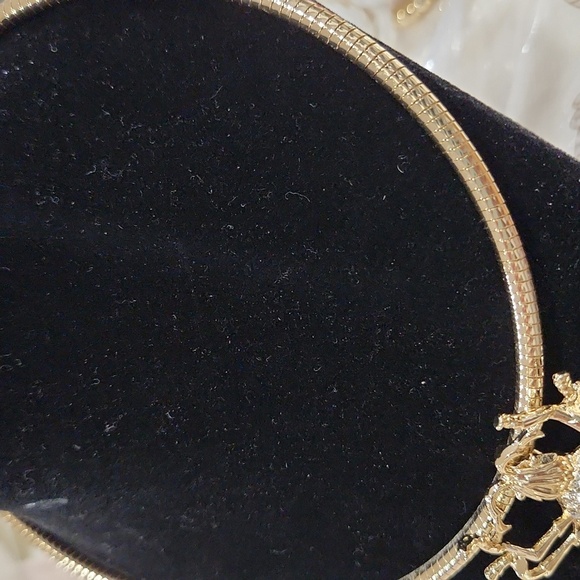 🔹️NATASHA🔹️ Gold and Silver Bee Pendant Statement Necklace - Picture 5 of 6